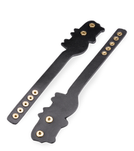 Laden Sie das Bild in den Galerie-Viewer, BDSM-Armbänder aus Kunstleder Katze