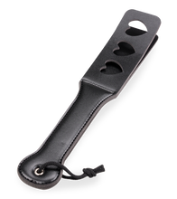 Laden Sie das Bild in den Galerie-Viewer, BDSM-Paddle aus Kunstleder mit Herzen