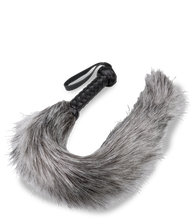 Laden Sie das Bild in den Galerie-Viewer, Fuchsschwanz-Peitsche