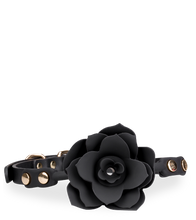 Laden Sie das Bild in den Galerie-Viewer, Gagball aus Silikon und Kunstleder mit Rosen-Dekor