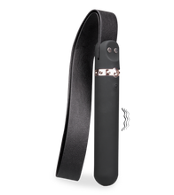 Laden Sie das Bild in den Galerie-Viewer, Gürtel-Flogger mit vibrierendem Griff