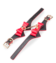 Laden Sie das Bild in den Galerie-Viewer, Handfesseln mit Schleifen Be Mine