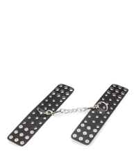 Laden Sie das Bild in den Galerie-Viewer, Handschellen mit Nieten aus schwarzem Kunstleder