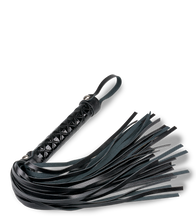 Laden Sie das Bild in den Galerie-Viewer, Kleiner BDSM-Flogger Docility