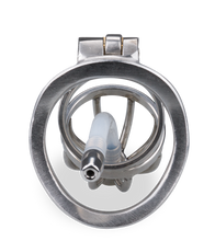 Laden Sie das Bild in den Galerie-Viewer, Kurzer Penis-Käfig mit Harnröhrenplug Judgment