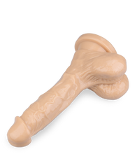 Laden Sie das Bild in den Galerie-Viewer, Naturdildo mit Saugnapf 18,5 cm