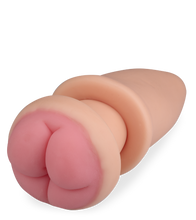 Laden Sie das Bild in den Galerie-Viewer, Penetrierbarer Analplug mit Anus-Öffnung