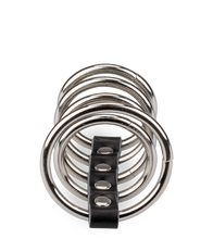 Laden Sie das Bild in den Galerie-Viewer, Peniskäfig aus 5 Metall-Cockringen