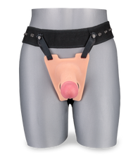 Laden Sie das Bild in den Galerie-Viewer, Realistischer Strap-on-Dildo für Männer aus Silikon