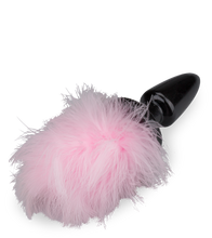 Laden Sie das Bild in den Galerie-Viewer, Rosebud mit Puschelschwanz