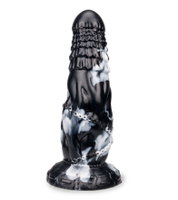 Laden Sie das Bild in den Galerie-Viewer, Saugnapf-Dildo Drache in Ketten 21 cm